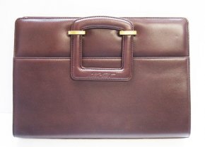 Your Guide to Buying a Women's Leather Briefcase