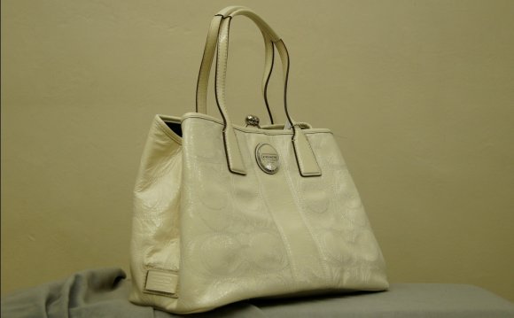 Coach Signature Stiched White