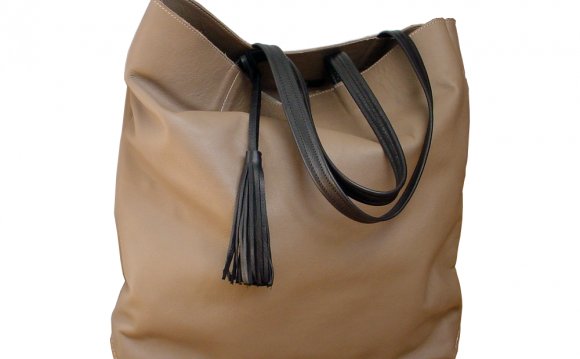 Big,&,soft,leather,tote,,taupe