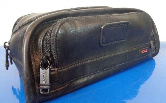 TUMI Mens Leather Shave Bag